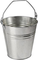 Eimer und Fässer